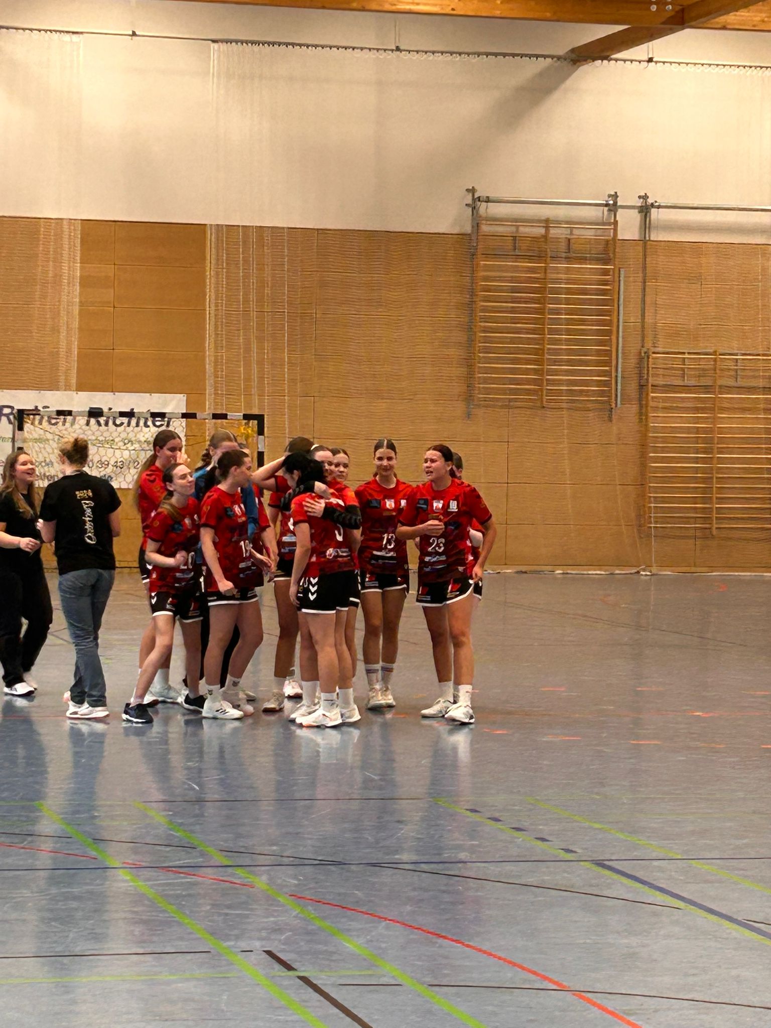 Hart erkämpfter Sieg für unsere weibliche B-Jugend in heimischer Halle!