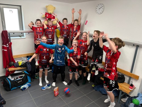 Derby Sieger, Derbysieger hey- hey- hey!  Die 1. männliche E- Jugend gewinnt spannendes Derby gegen den HT 1861 Halberstadt.