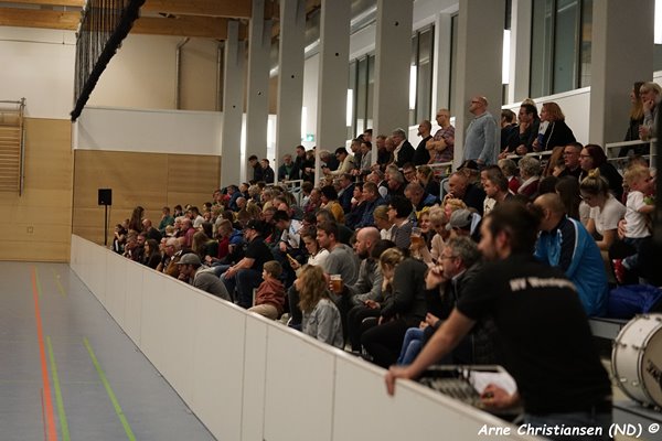 1. Männer siegen erneut vor vollem Haus